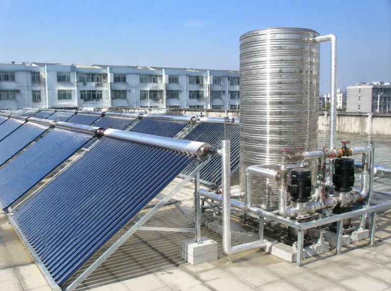 诸城商用大容量真空管太阳能热水系统